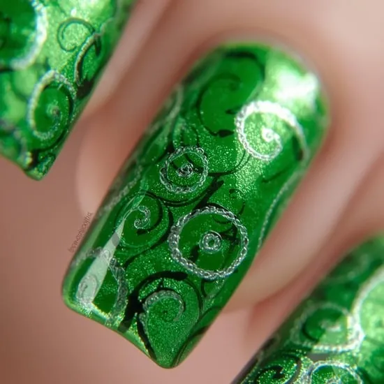 11 Simple Green Christmas Nails IMG08