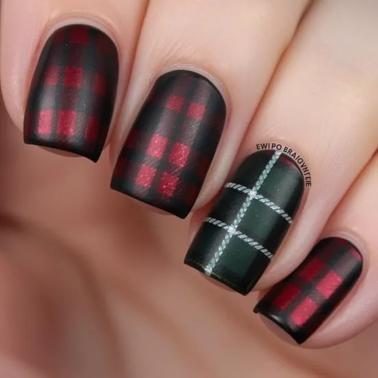 15+ Goth Christmas Nails IMG10