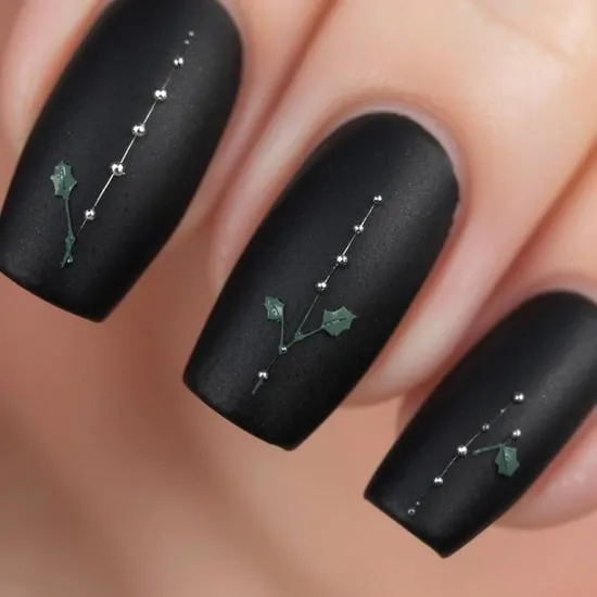 15+ Goth Christmas Nails IMG11