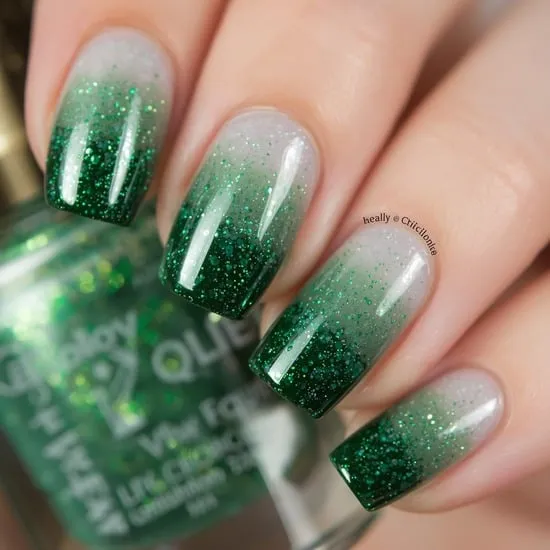 11 Simple Green Christmas Nails IMG12