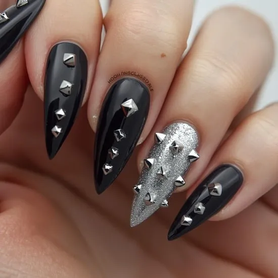 15+ Goth Christmas Nails IMG13